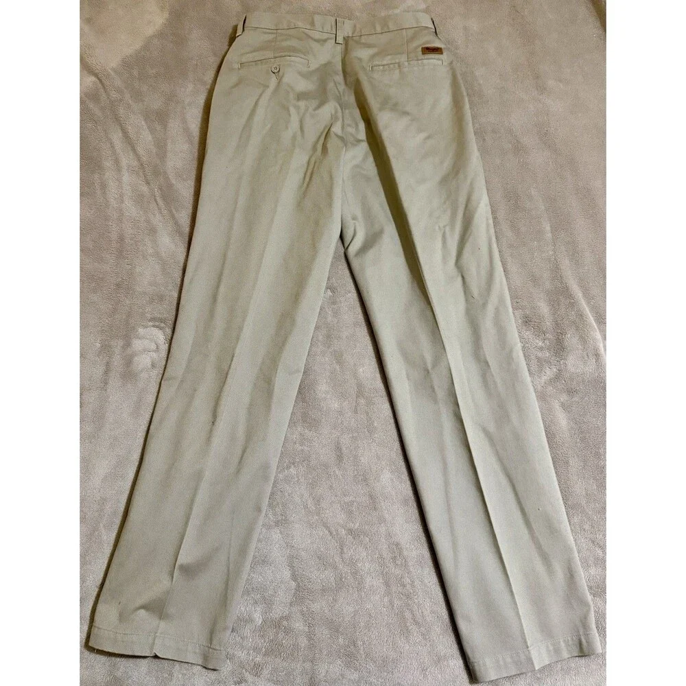 Wrangler Riata  33x32 Pleated Front Relaxed fit Fits Boots  Khaki 95KH